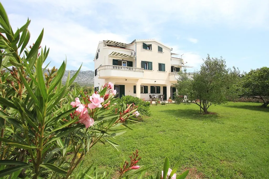 Apartments Vila Ana Seline